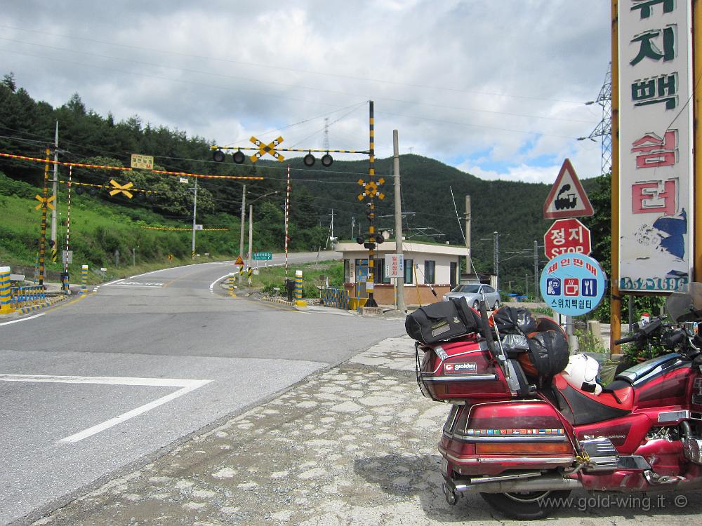 IMG_3655.JPG - Da Samcheok a Taebaek - Passaggio a livello (e sosta colazione)