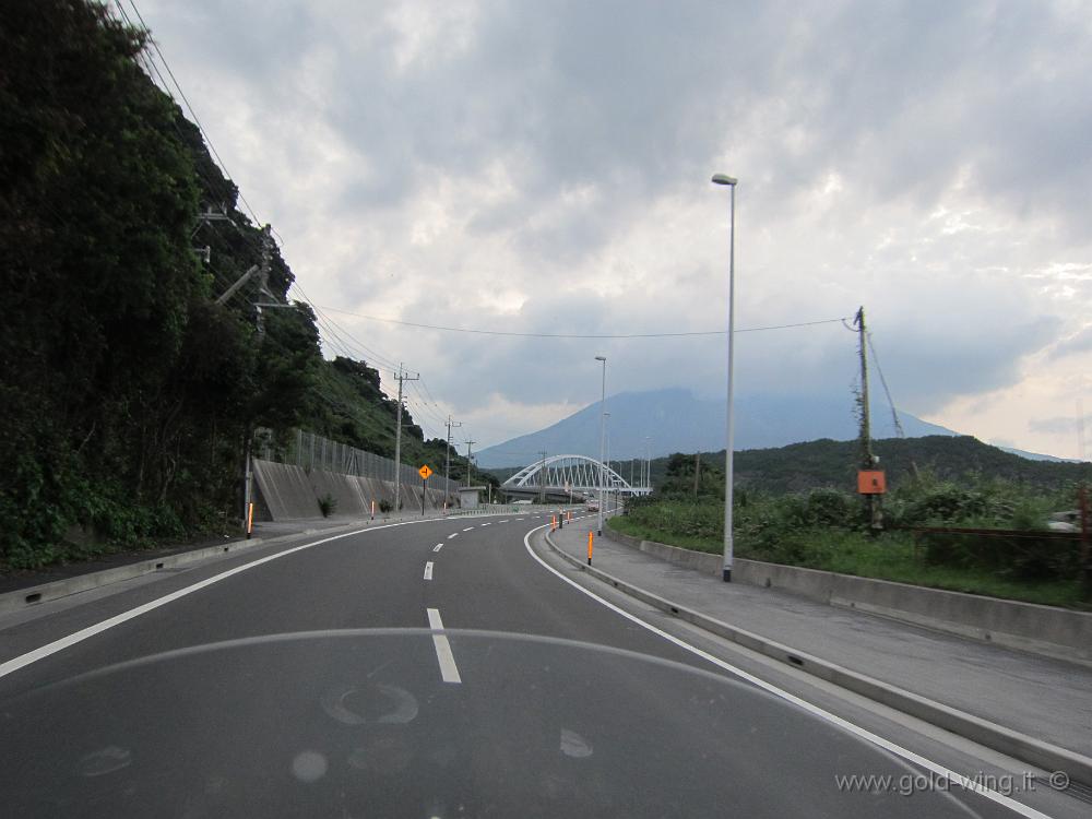 IMG_4207.JPG - Baia di Kagoshima: il ponte che unisce l'isola di Kyushu all'isola (ora penisola) del vulcano Sakurajima