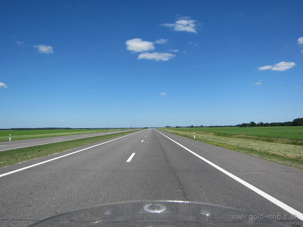 IMG_0172.JPG - 5.6 - Bielorussia - Autostrada perfetta e gratis; pianura sconfinata