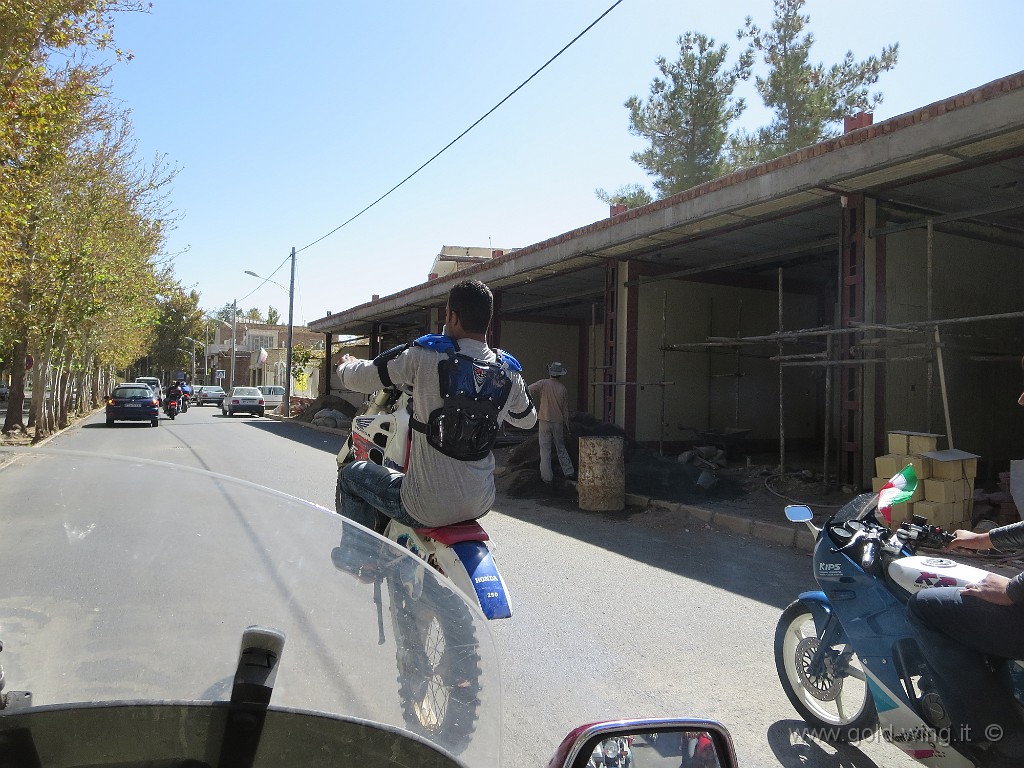 IMG_0792.JPG - Natanz: tra i motociclisti iraniani