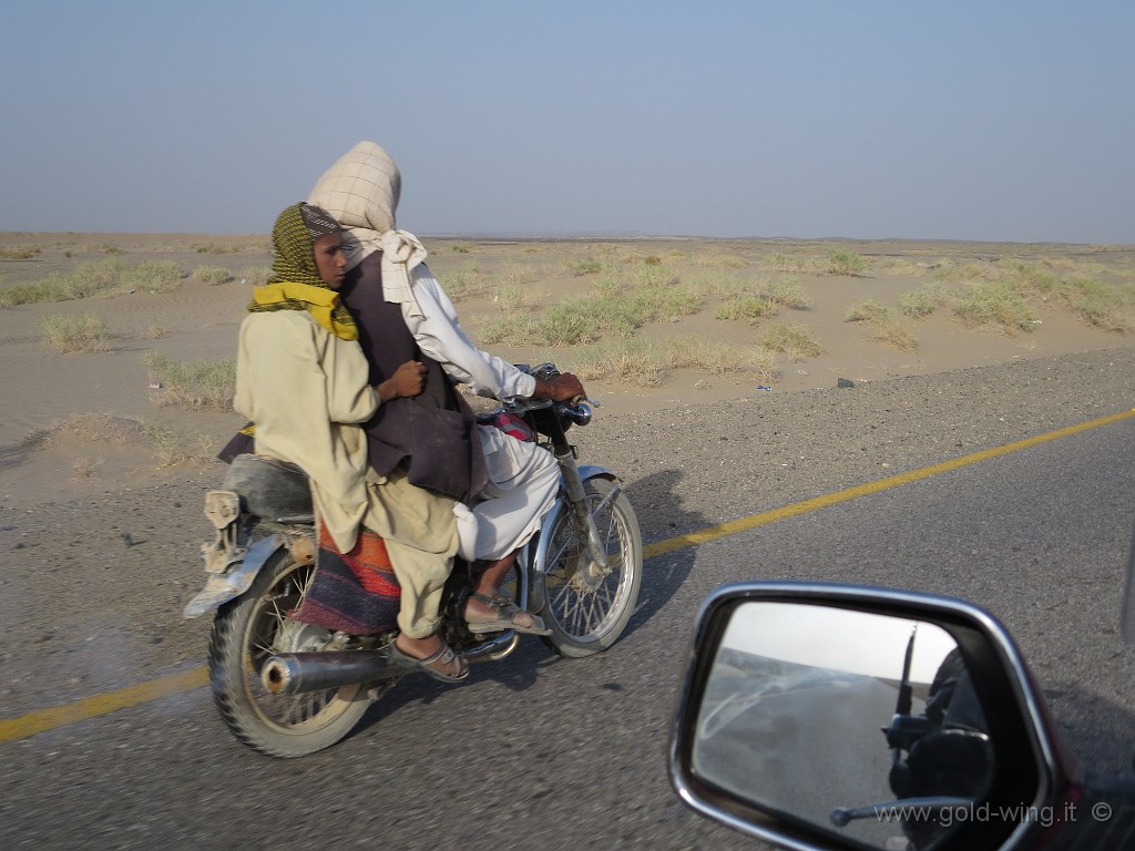 IMG_1520.JPG - Deserto del Belucistan: moto locali