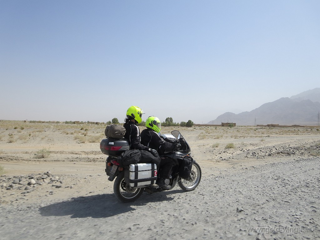 IMG_1593.JPG - Deserto del Belucistan: tratto di strada non asfaltata