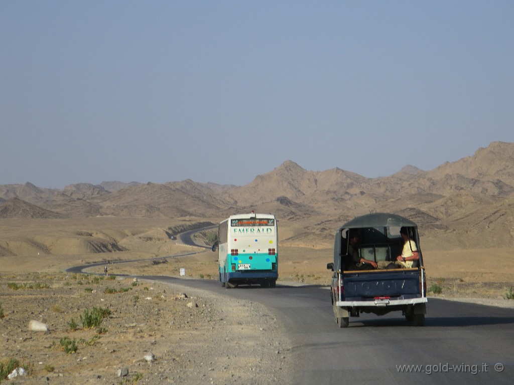 IMG_1635.JPG - In convoglio attraverso il deserto del Belucistan