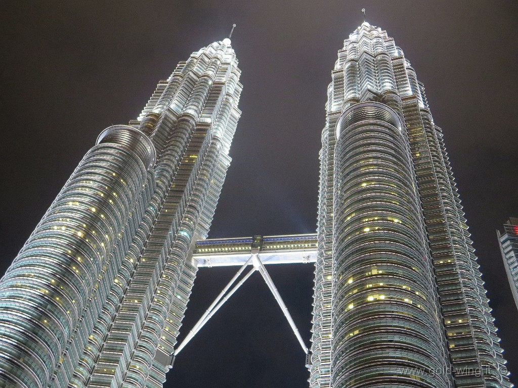 IMG_4194.JPG - Kuala Lumpur: le Petronas Towers (m 452)