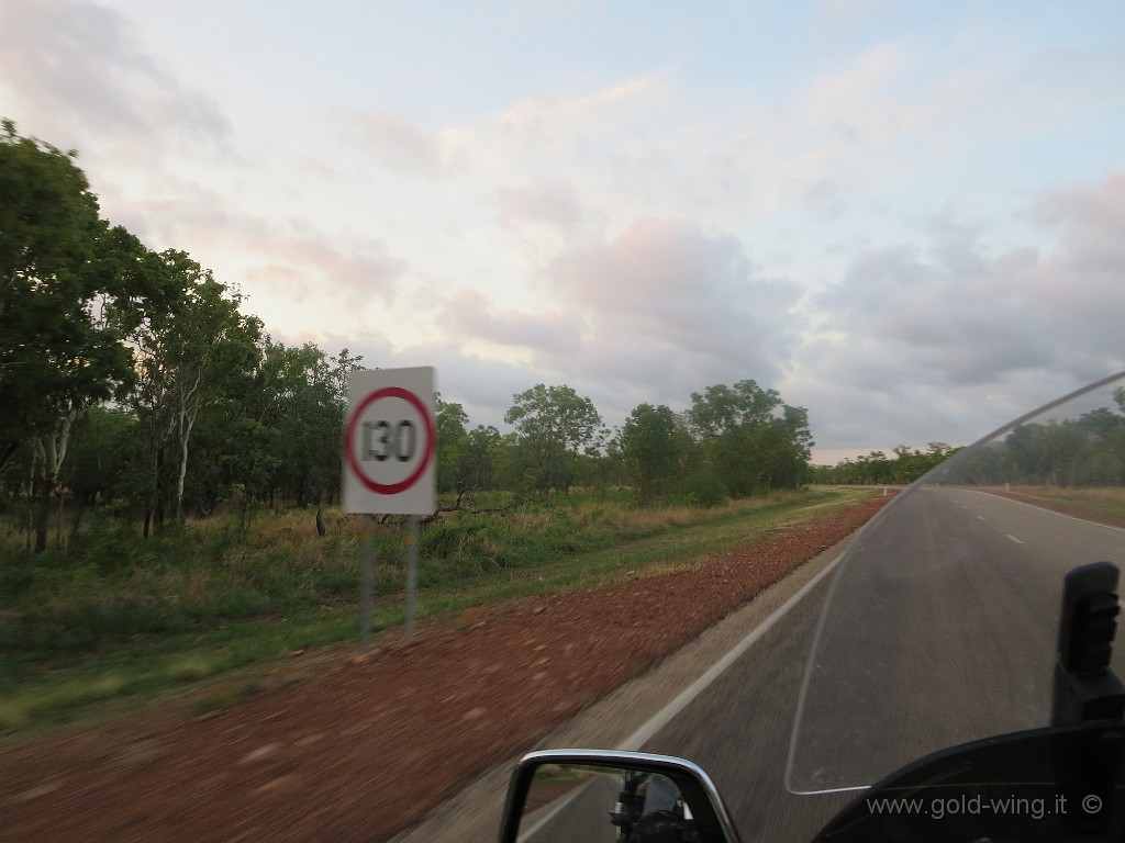 IMG_5212.JPG - Nel Northern Territory il limite di velocità è 130 km/h, anche se non è un'autostrada