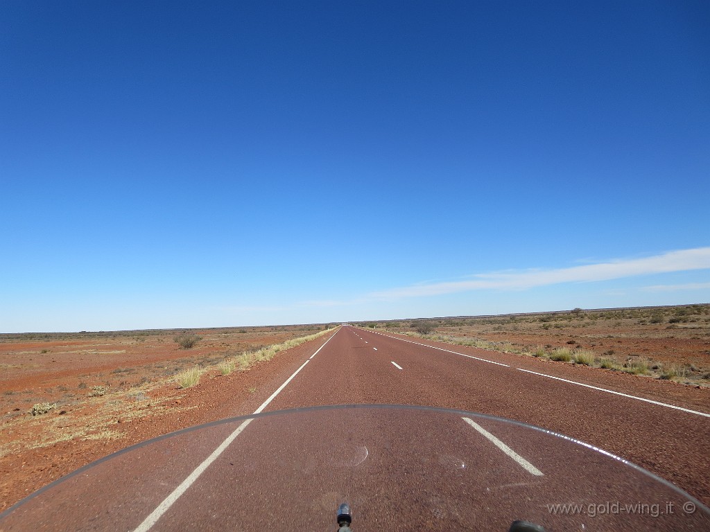 IMG_5946.JPG - Southern Australia  (Stato dell'Australia Meridionale): sempre verso sud, strade dritte e paesaggio piatto