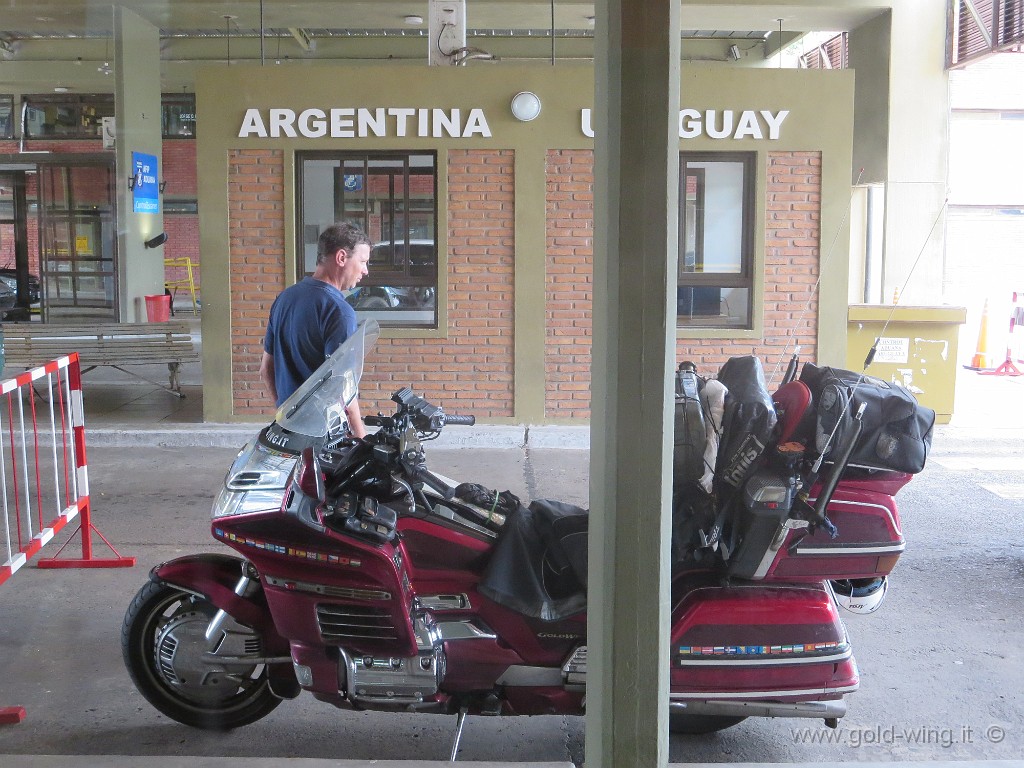 IMG_7874.JPG - Dall'Uruguay (a destra) rientro in Argentina (a sinistra)