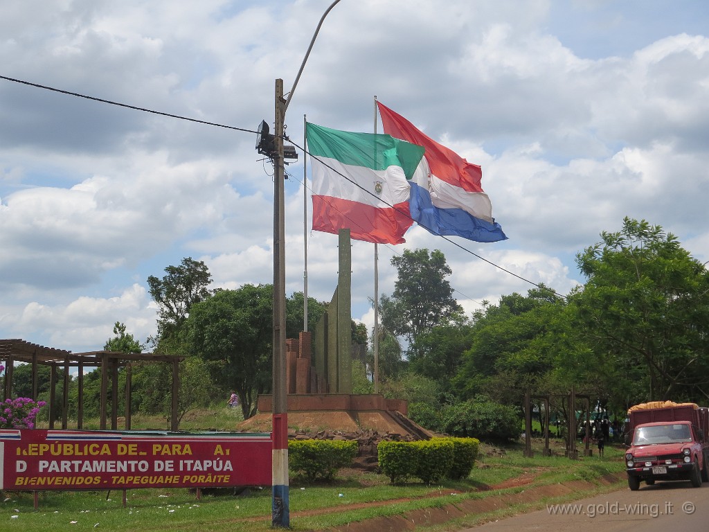 IMG_8399.JPG - Encarnacion: arrivo in Paraguay