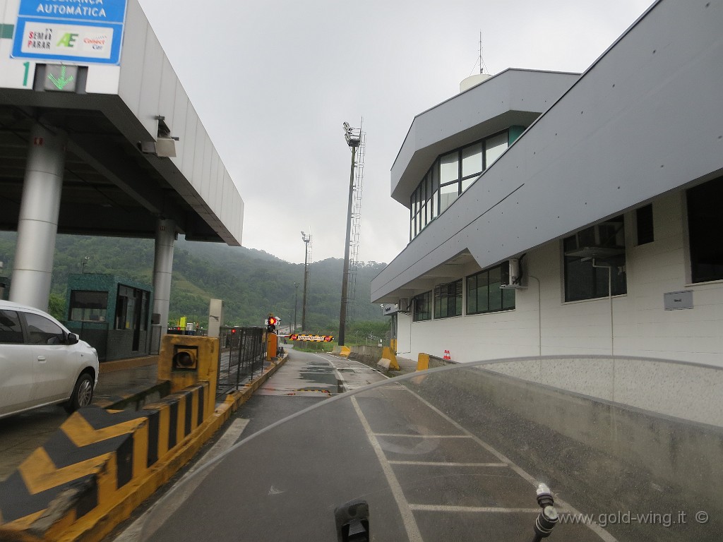 IMG_9035.JPG - Anche in questa autostrada in Brasile le moto non pagano!