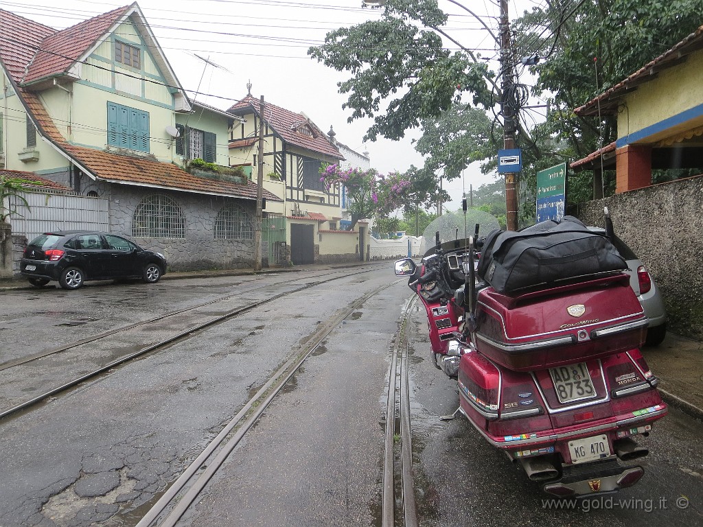 IMG_9171.JPG - Salita sul Corcovado: troppo scivolosi con la pioggia i binari in salita
