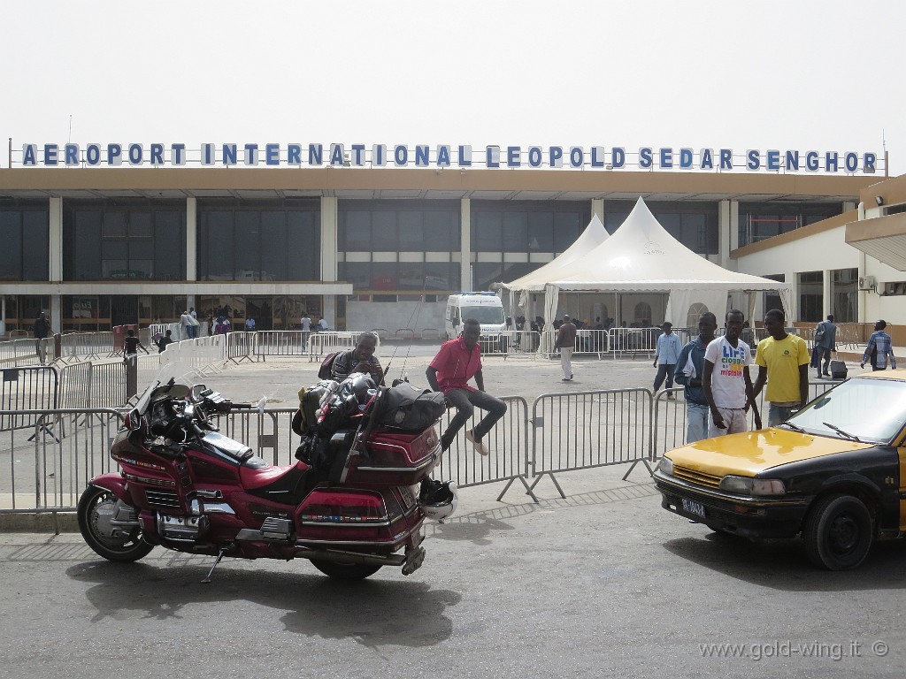 IMG_0222.JPG - Aeroporto di Dakar: partenza per la volata finale