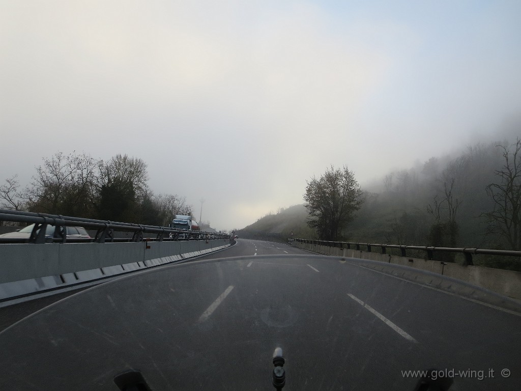 IMG_1353.JPG - A nord di Roma: nebbia e freddo
