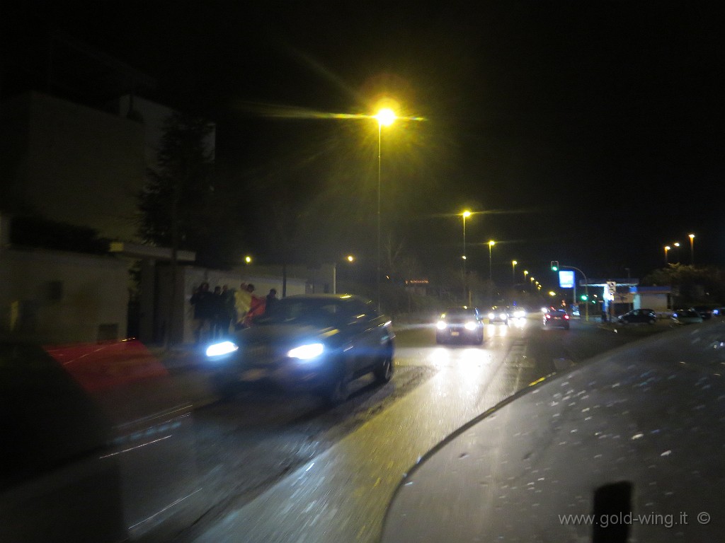 IMG_1403.JPG - Lecce, arrivo a casa, dopo 83 giorni: gli amici motociclisti mi aspettano