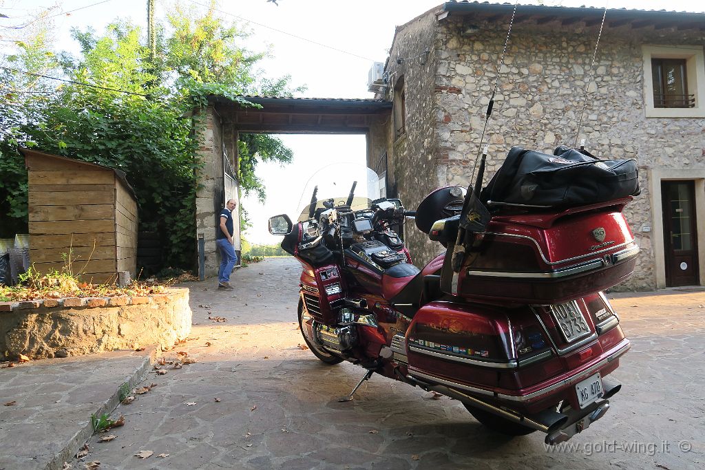 IMG_0138.JPG - La moto all'ingresso dell'Opificio dei Sensi