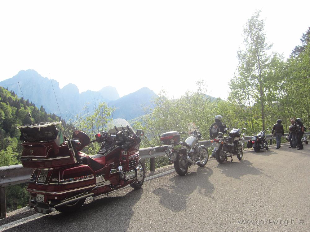 IMG_0215.JPG - Salita verso la Sella di Cereschiatis (m 1.066)