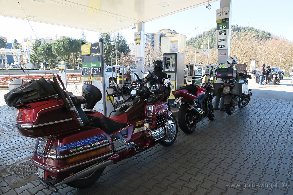 IMG_0008.JPG - Rifornimento benzina a Potenza