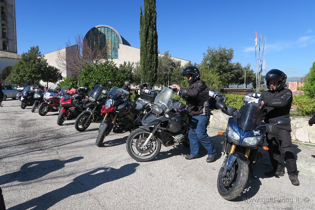 IMG_0051.JPG - Laviano (SA): moto parcheggiate