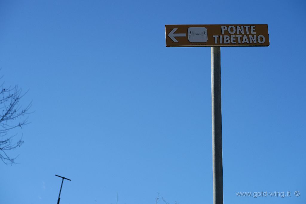 IMG_0055.JPG - Laviano (SA): verso il ponte tibetano