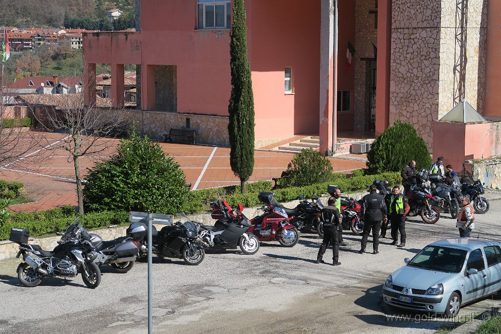 IMG_0059.JPG - Laviano: le moto viste dal sentiero per il ponte tibetano