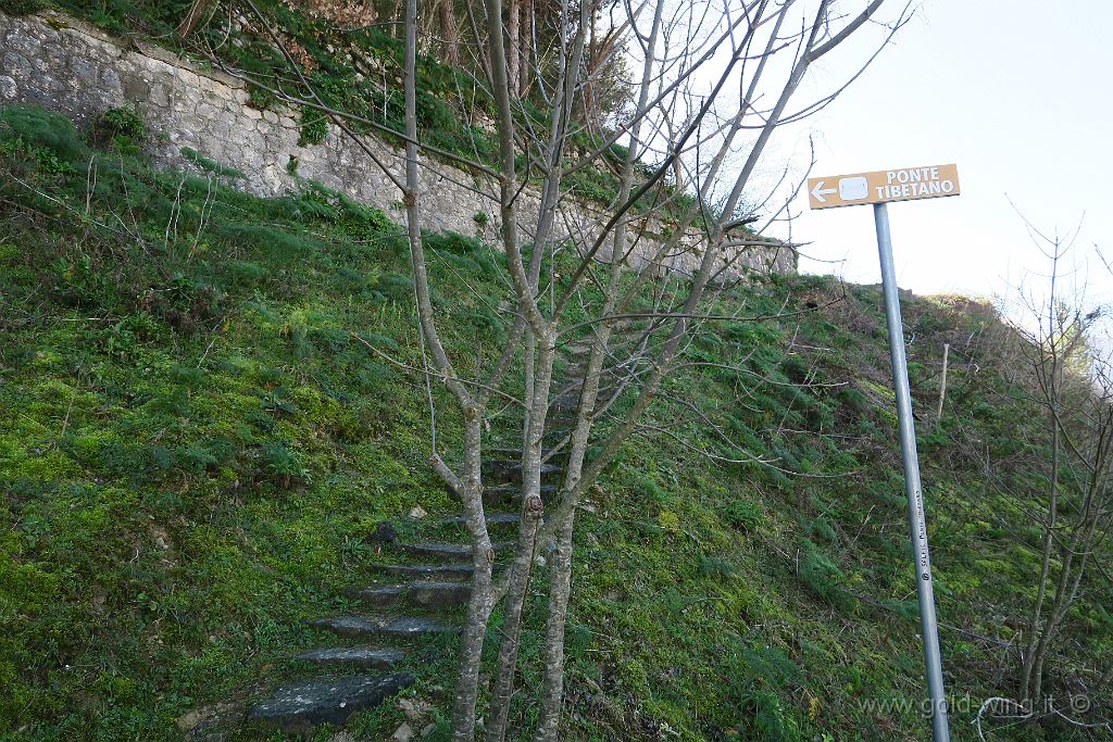 IMG_0061.JPG - Laviano: sallita per il ponte tibetano