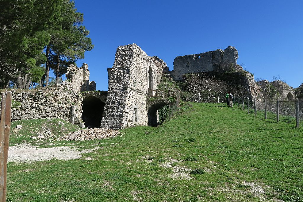 IMG_0067.JPG - Laviano (SA): il castello