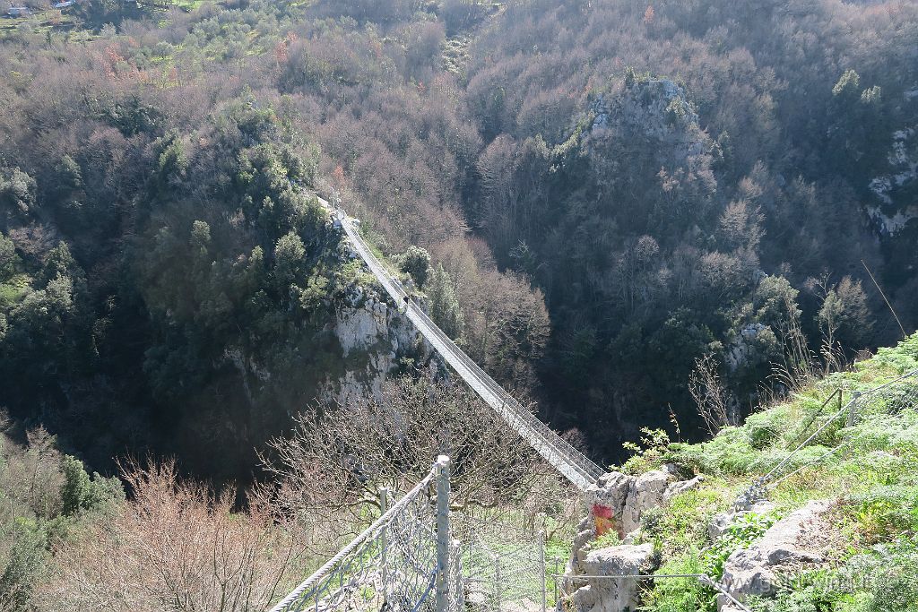 IMG_0072.JPG - Laviano (SA): il ponte tibetano