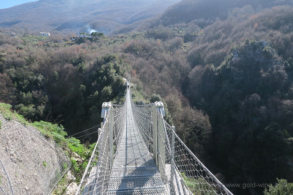 IMG_0082.JPG - Laviano (SA): il ponte tibetano