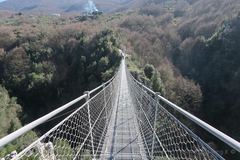 IMG_0083.JPG - Laviano (SA): il ponte tibetano