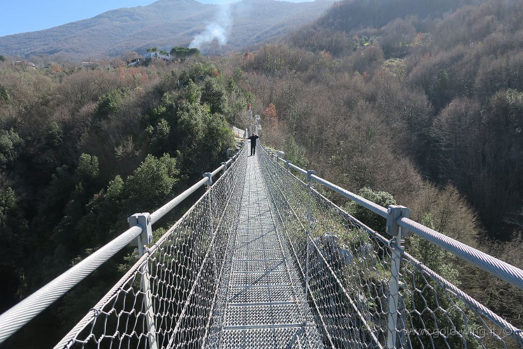 IMG_0090.JPG - Laviano (SA): il ponte tibetano