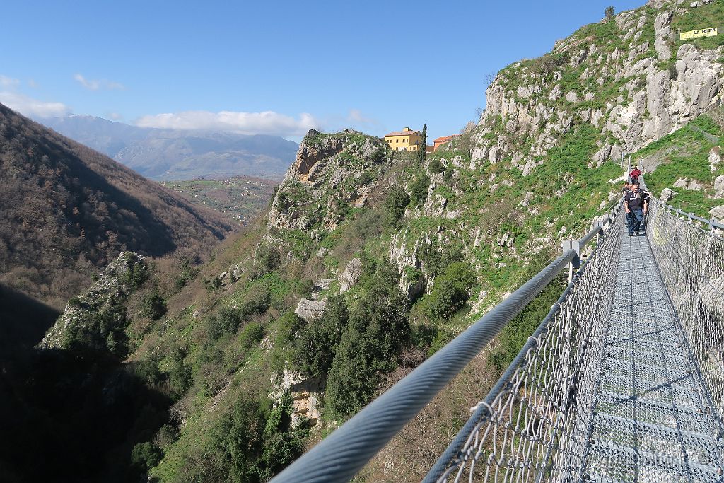 IMG_0110.JPG - Laviano (SA): il ponte tibetano