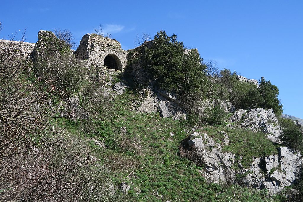 IMG_0133.JPG - Laviano (SA): il castello