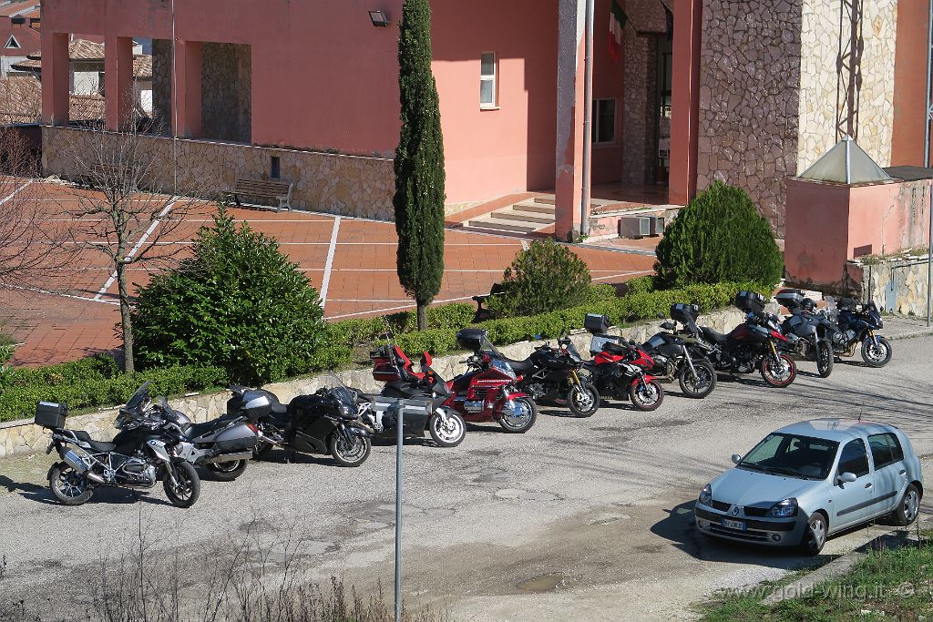 IMG_0139.JPG - Laviano (SA): le moto parcheggiate