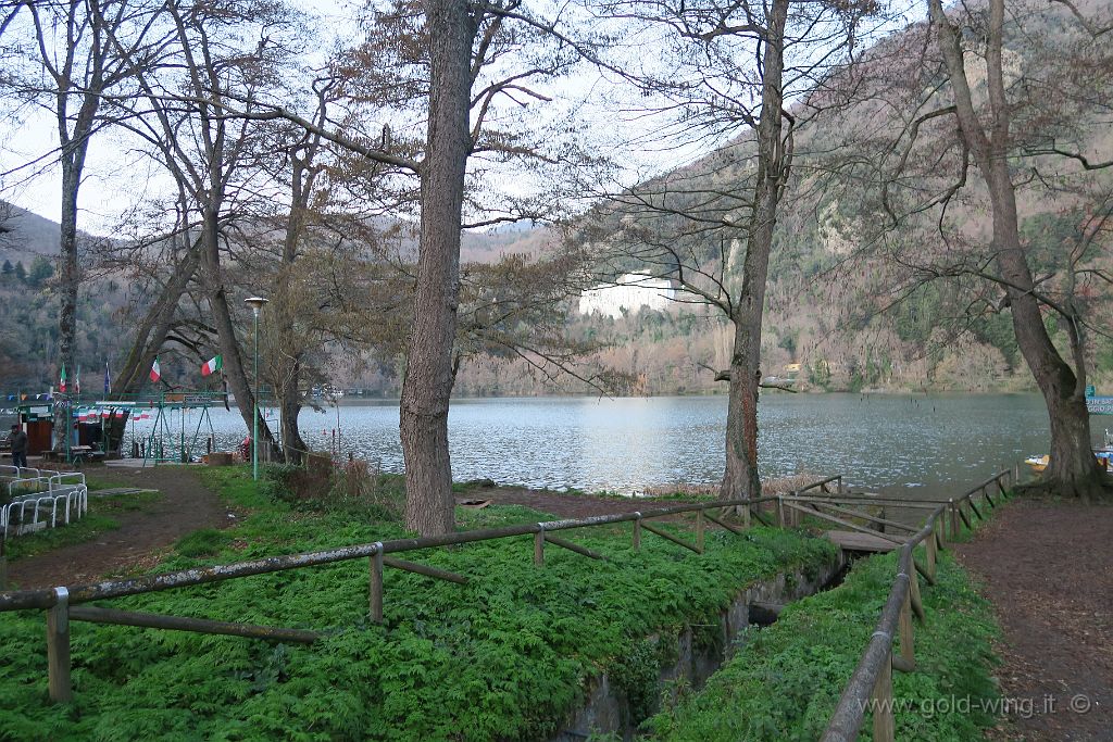 IMG_0179.JPG - Laghi di Monticchio (PZ): il lago piccolo