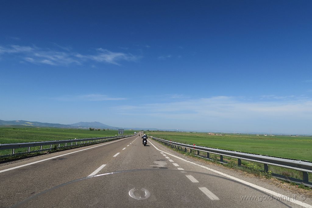 IMG_0021.JPG - Tra Spinazzola (BT) e Melfi (PZ), lungo il confine tra Puglia e Basilicata