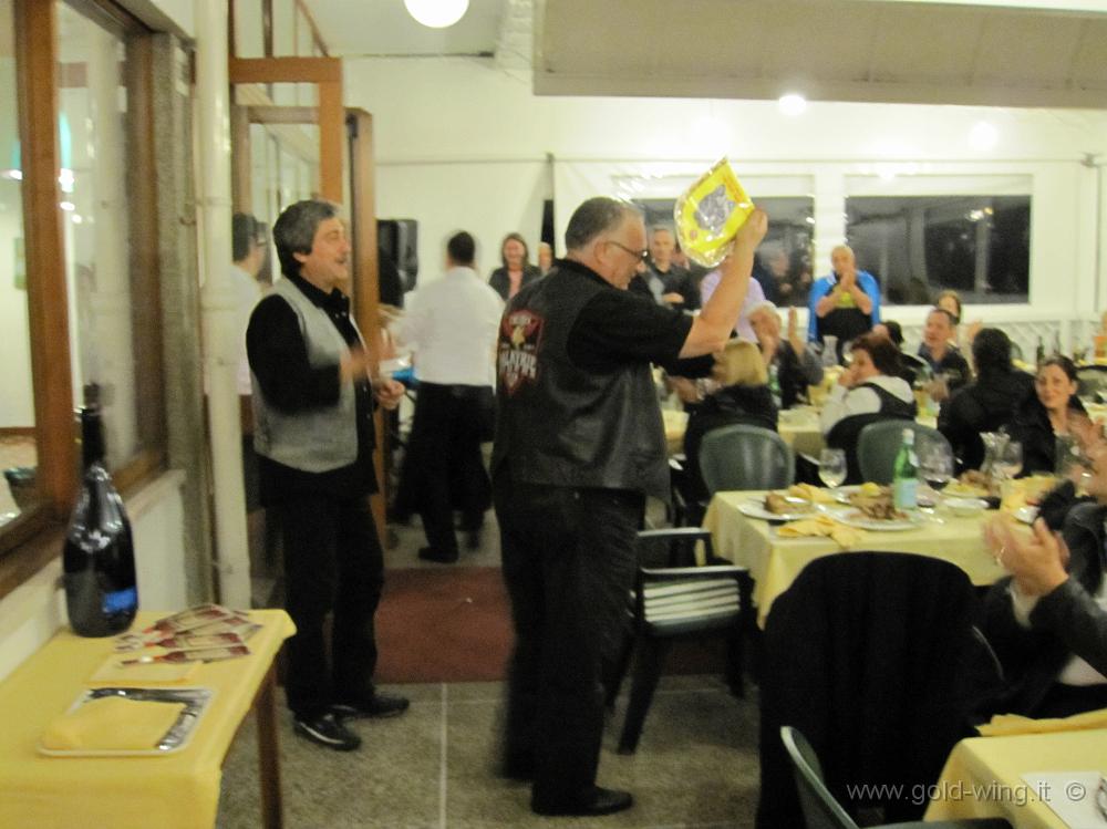IMG_0307.JPG - Cena al campeggio Union Lido: il lPresidente del GWC i Lupi dell'Apppennino e Paolo Scotellaro
