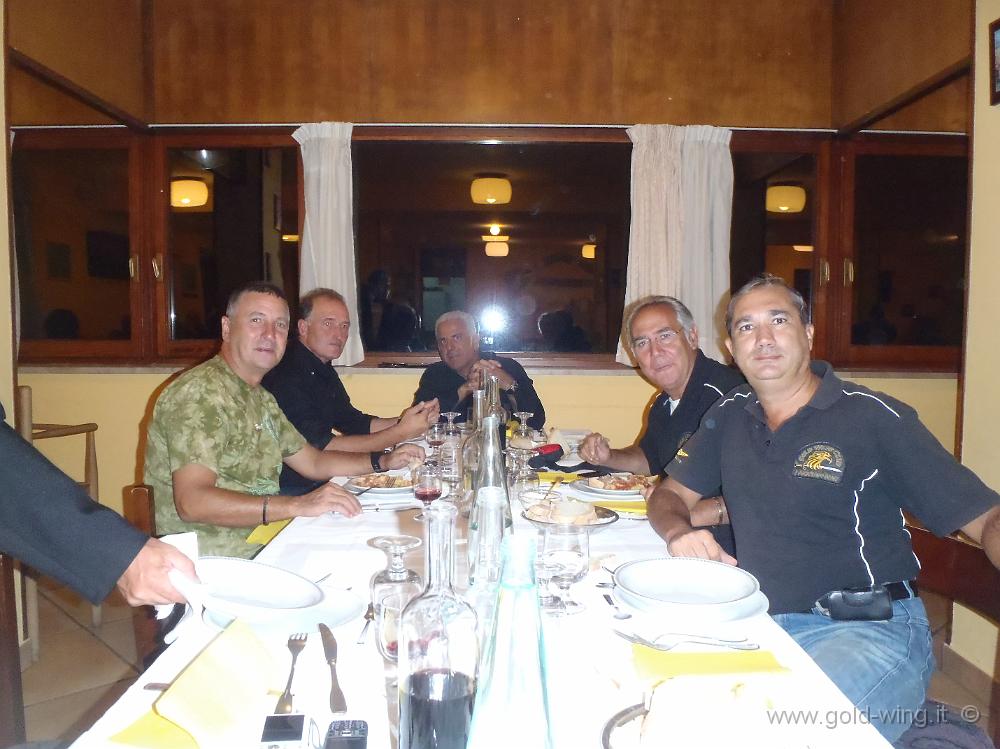 P9030005.JPG - Gold Wing Club i Normanni; da sinistra: Lorenzo Franchini (presidente), Carmine Stefanelli (probiviro), Antonio Greco (consigliere), Giuseppe Guido (probiviro), Marcello Anglana (segretario)
