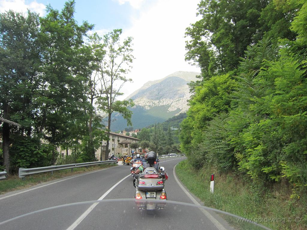 IMG_0336.JPG - Celano, verso il ristorante per il pranzo