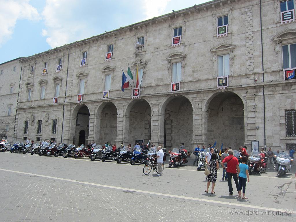 IMG_0698.JPG - Ascoli, piazza del Municipio