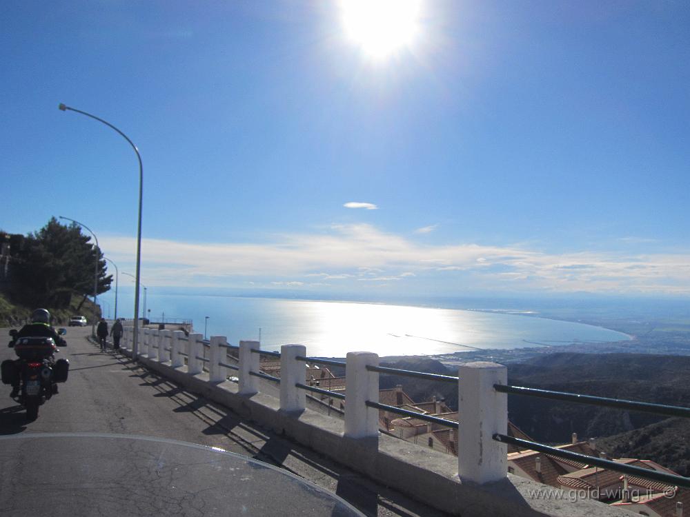 IMG_0070.JPG - Monte Sant'Angelo, panorama sul golfo di Manfredonia