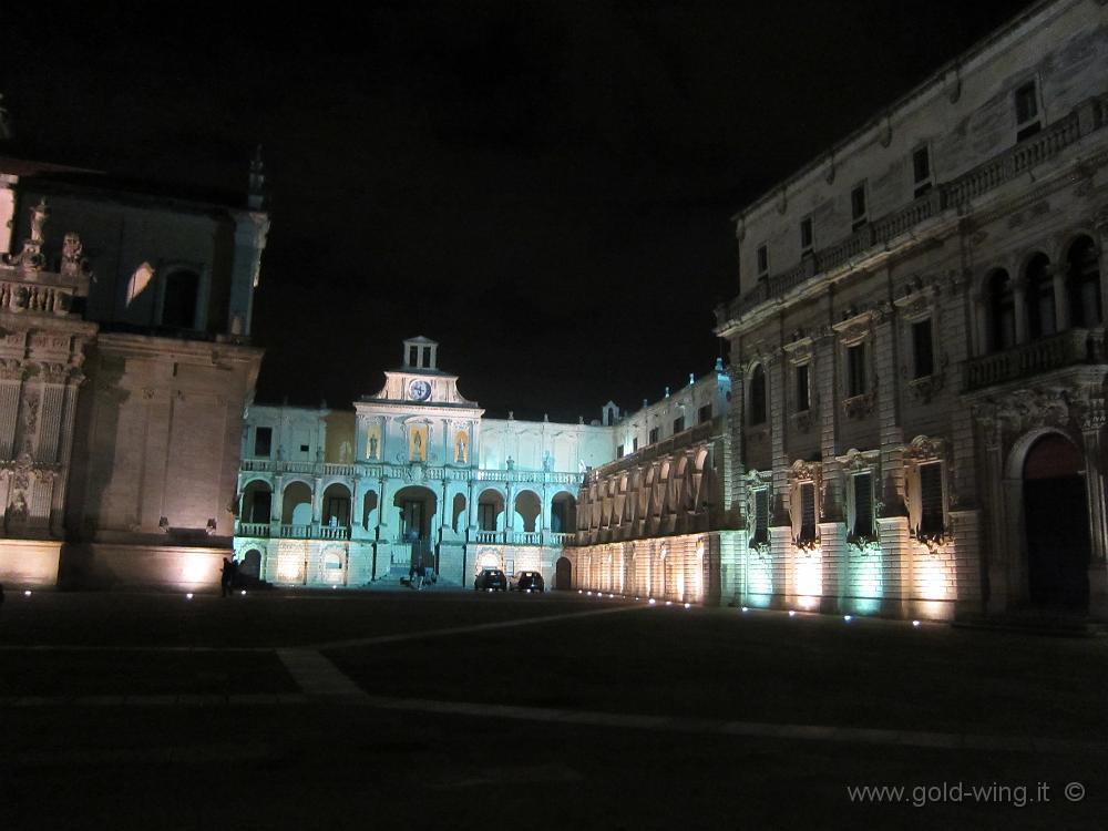 IMG_0106.JPG - Lecce: piazza del Duomo (palazzo vescovile al centro)