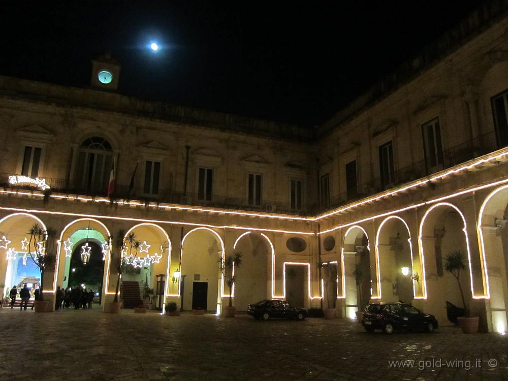 IMG_0119.JPG - Lecce: cortile dell'ex convento dei Celestinini, sede della Provincia e della Prefettura