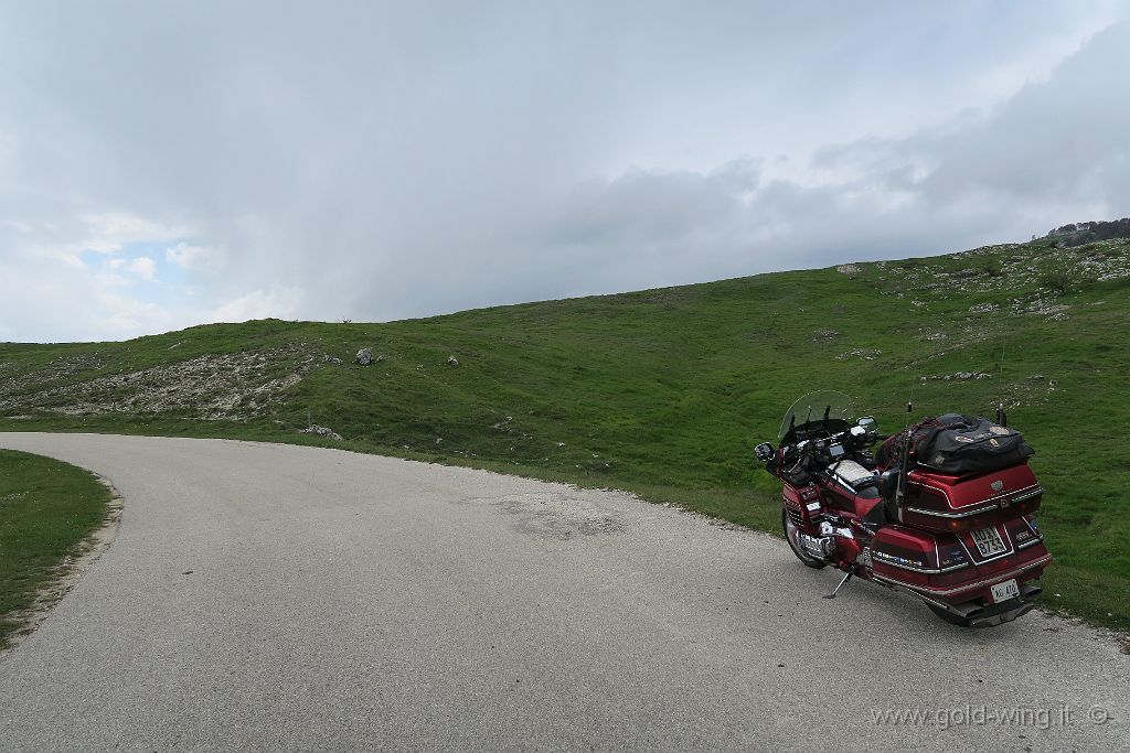 IMG_0021.JPG - Tra Morcone e Pietraroja (BN), quota m 1.140