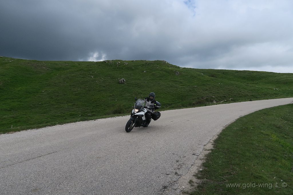 IMG_0022.JPG - Tra Morcone e Pietraroja (BN), quota m 1.140