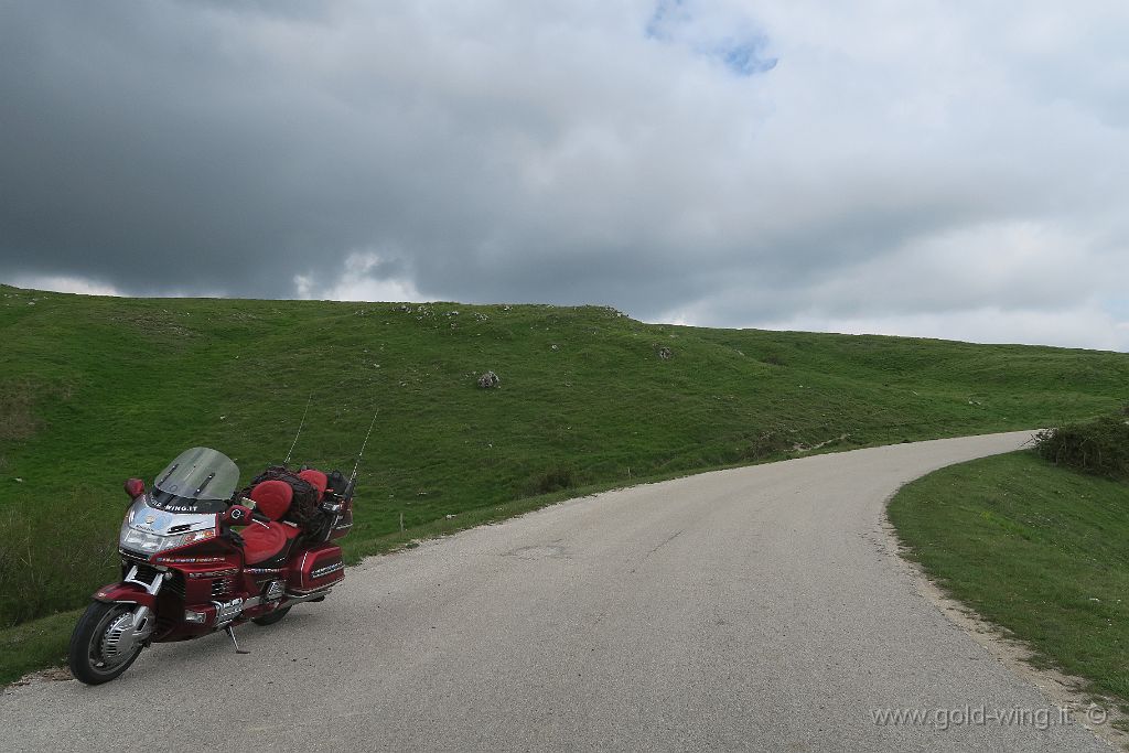 IMG_0025.JPG - Tra Morcone e Pietraroja (BN), quota m 1.140