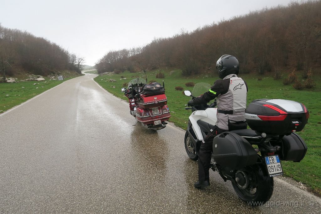 IMG_0039.JPG - Valico a sud di Campitello Matese (CE-CB), m 1.640