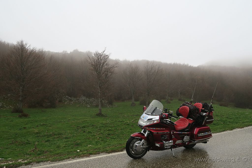 IMG_0042.JPG - Valico a sud di Campitello Matese (CE-CB), m 1.640