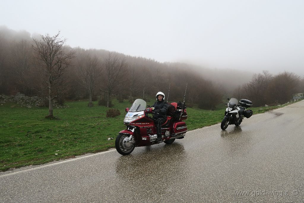 IMG_0043.JPG - Valico a sud di Campitello Matese (CE-CB), m 1.640