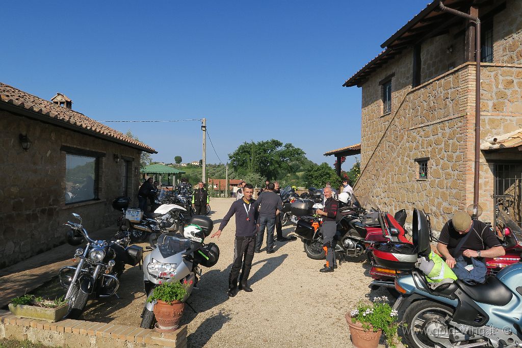 IMG_0276.JPG - Borgo Noci Querceto: preparativi per la partenza