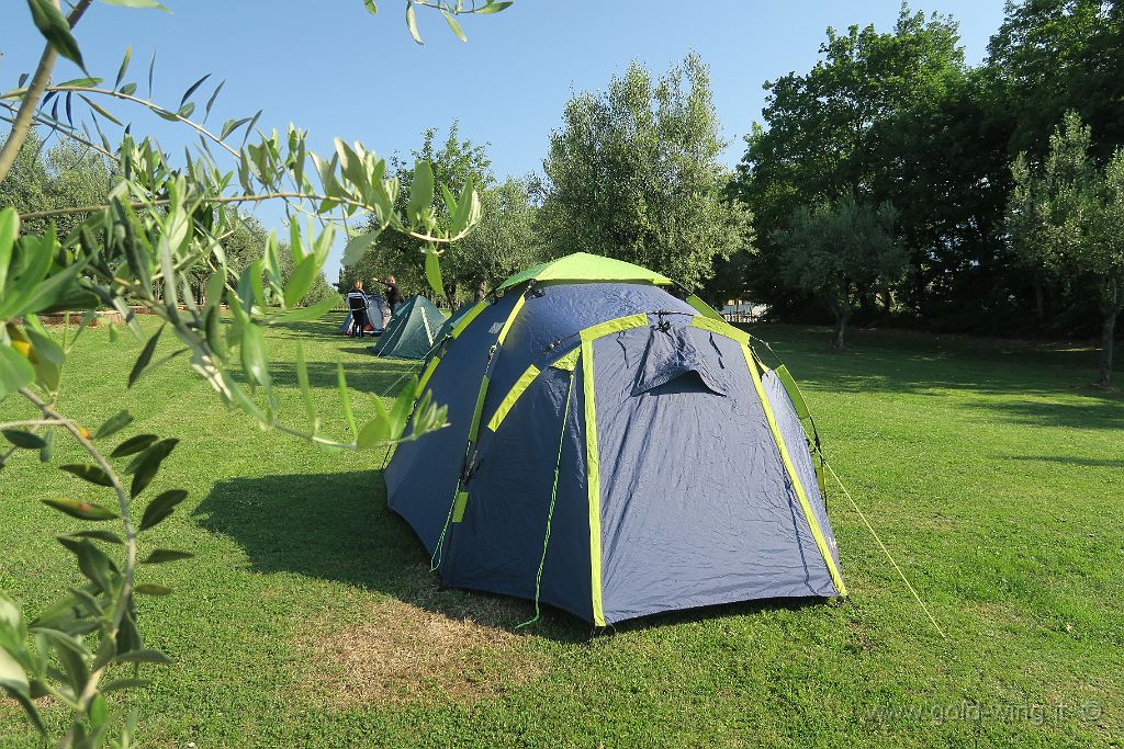 IMG_0279.JPG - Partenza dal Borgo Noci Querceto: le nostre tende (la mia è in primo piano)