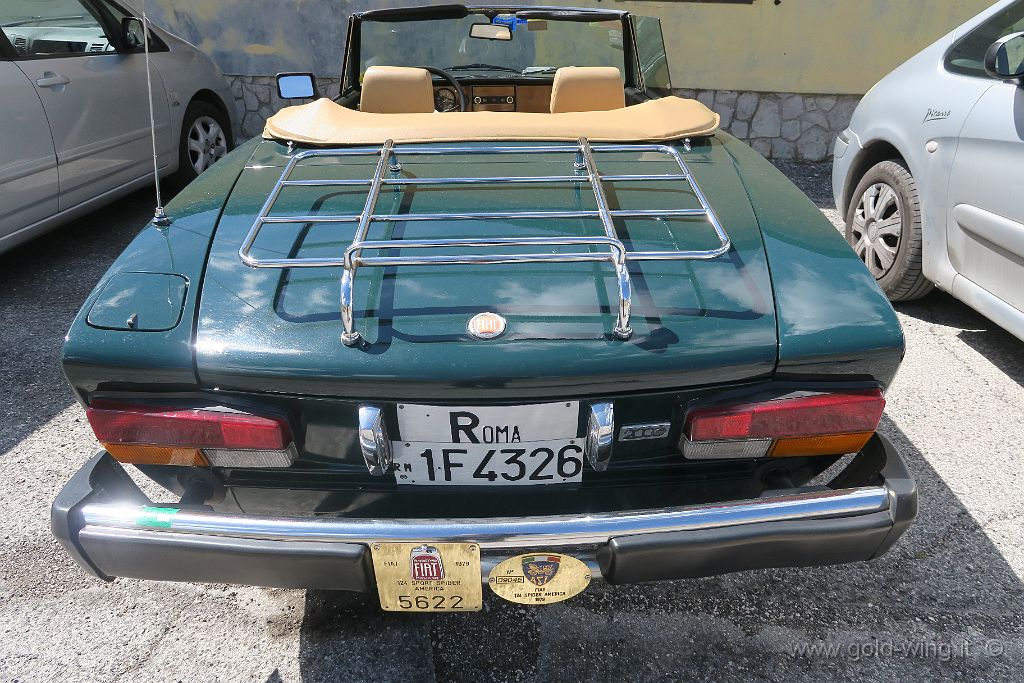 IMG_0455.JPG - Rifugio Angelo Sebastiani: auto d'epoca